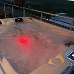 Lady Tipi 2 Avec Jacuzzi Et Piscine Gerendaház Saint-Utin