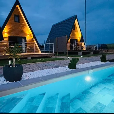 Lady Tipi 2 Avec Jacuzzi Et Piscine Gerendaház *