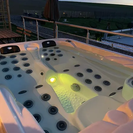 롯지 Lady Tipi 2 Avec Jacuzzi Et Piscine Saint-Utin