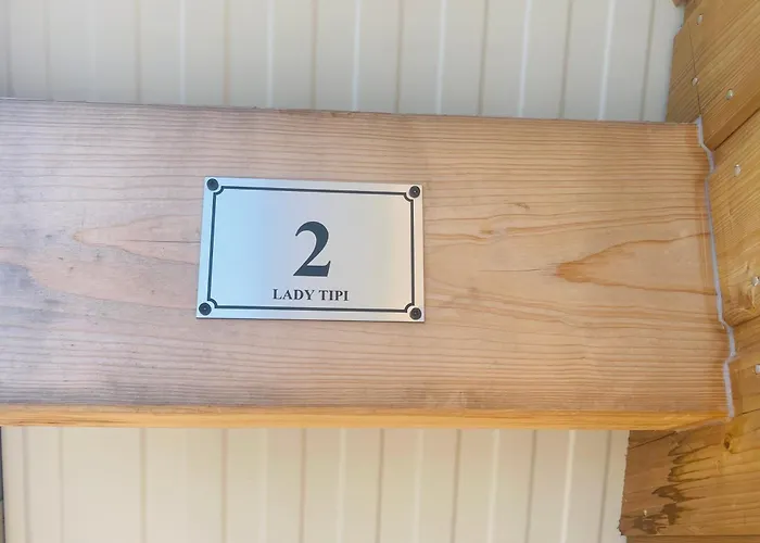 Lady Tipi 2 Avec Jacuzzi Et Piscine